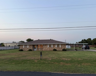 1729 Vicky Lane - Photo Thumbnail 2