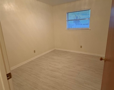 1729 Vicky Lane - Photo Thumbnail 22