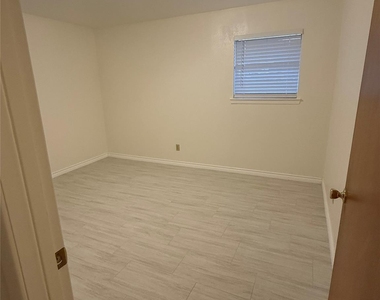 1729 Vicky Lane - Photo Thumbnail 21