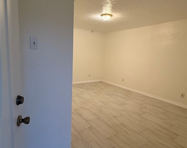 1729 Vicky Lane - Photo Thumbnail 9