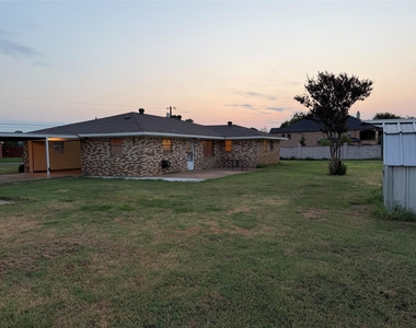 1729 Vicky Lane - Photo Thumbnail 4