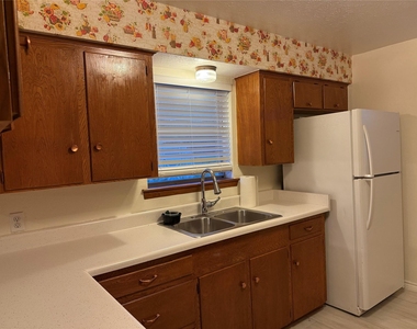 1729 Vicky Lane - Photo Thumbnail 11