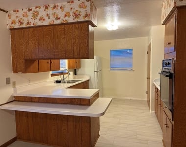 1729 Vicky Lane - Photo Thumbnail 10