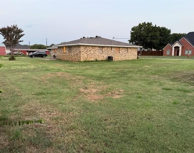 1729 Vicky Lane - Photo Thumbnail 3