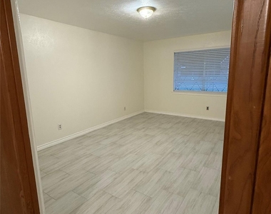 1729 Vicky Lane - Photo Thumbnail 14