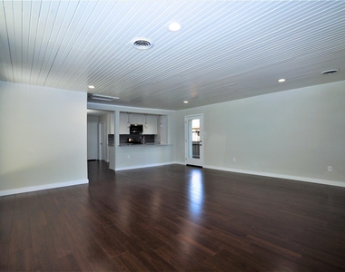2435 Hillsboro Avenue - Photo Thumbnail 5