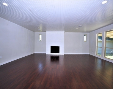 2435 Hillsboro Avenue - Photo Thumbnail 12