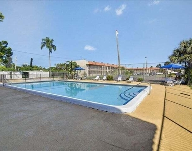 6094 Forest Hill Boulevard - Photo Thumbnail 4