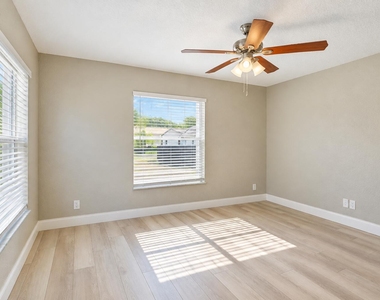 1043 22nd Street - Photo Thumbnail 2