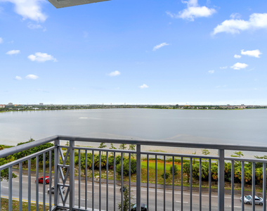 300 S Australian Avenue - Photo Thumbnail 1