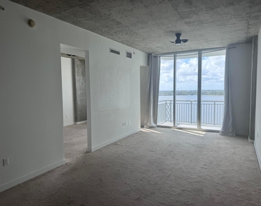 300 S Australian Avenue - Photo Thumbnail 20