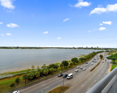 300 S Australian Avenue - Photo Thumbnail 14