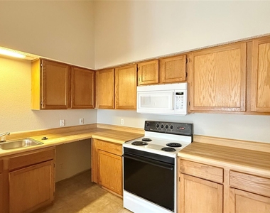 6108 Abrams Road - Photo Thumbnail 6