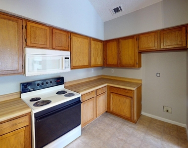 6108 Abrams Road - Photo Thumbnail 5