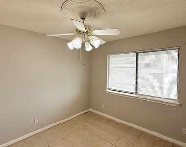 6108 Abrams Road - Photo Thumbnail 14