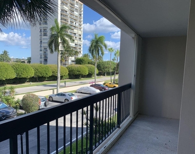 2425 Presidential Way - Photo Thumbnail 8