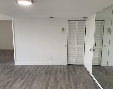 2425 Presidential Way - Photo Thumbnail 5