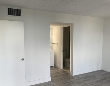 2425 Presidential Way - Photo Thumbnail 11