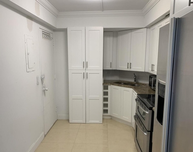 2425 Presidential Way - Photo Thumbnail 2