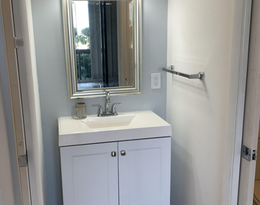 2425 Presidential Way - Photo Thumbnail 15