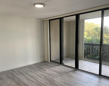 2425 Presidential Way - Photo Thumbnail 10
