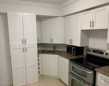 2425 Presidential Way - Photo Thumbnail 4