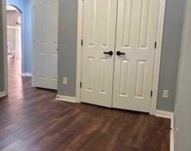 1309 Bradbury Drive - Photo Thumbnail 14