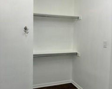 1309 Bradbury Drive - Photo Thumbnail 24