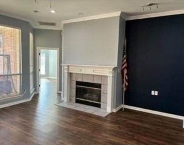 1309 Bradbury Drive - Photo Thumbnail 6