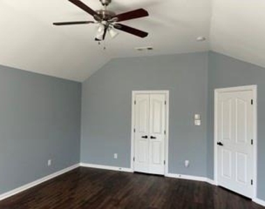 1309 Bradbury Drive - Photo Thumbnail 15