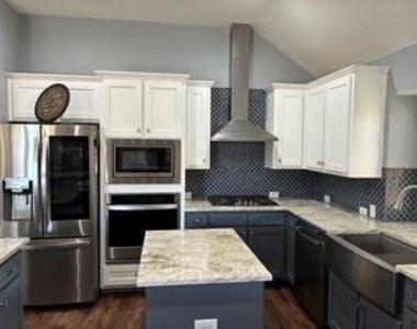 1309 Bradbury Drive - Photo Thumbnail 12