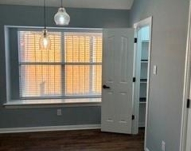1309 Bradbury Drive - Photo Thumbnail 17