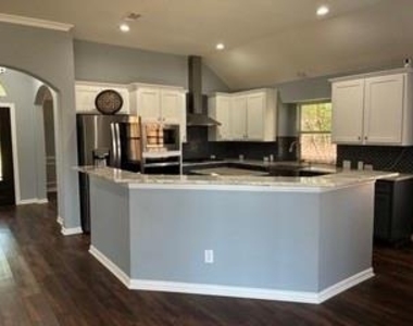 1309 Bradbury Drive - Photo Thumbnail 11