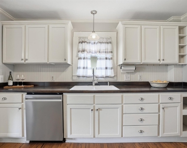 2212 Hurley Avenue - Photo Thumbnail 7