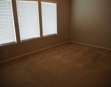 28607 Green Hedge Drive - Photo Thumbnail 32