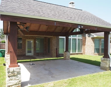 28607 Green Hedge Drive - Photo Thumbnail 6