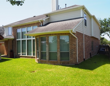 28607 Green Hedge Drive - Photo Thumbnail 5