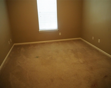 28607 Green Hedge Drive - Photo Thumbnail 25