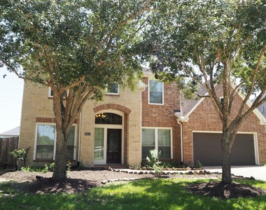 28607 Green Hedge Drive - Photo Thumbnail 2