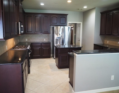 28607 Green Hedge Drive - Photo Thumbnail 7