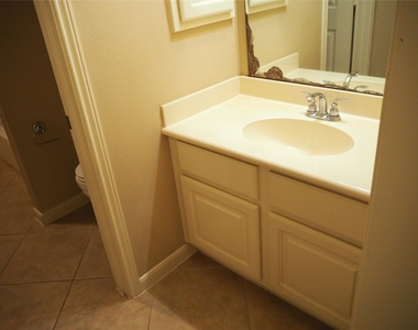 28607 Green Hedge Drive - Photo Thumbnail 27