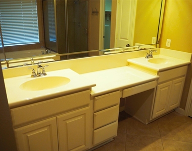 28607 Green Hedge Drive - Photo Thumbnail 15