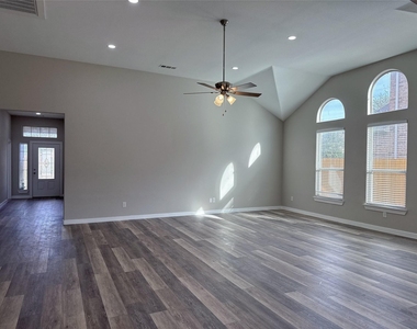 1913 Pin Oak Trail - Photo Thumbnail 4