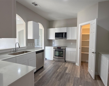 1913 Pin Oak Trail - Photo Thumbnail 5