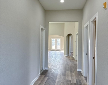 1913 Pin Oak Trail - Photo Thumbnail 3