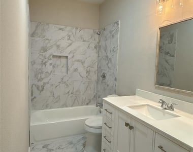 1913 Pin Oak Trail - Photo Thumbnail 9