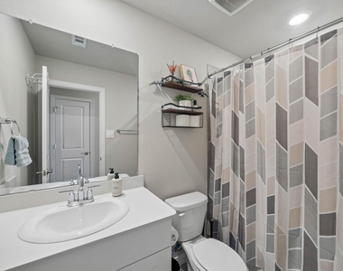 2255 Cliff Springs Drive - Photo Thumbnail 16