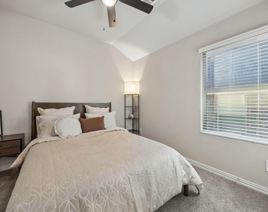 2255 Cliff Springs Drive - Photo Thumbnail 17