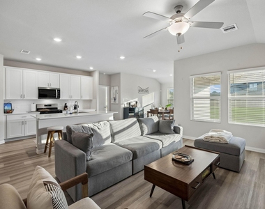 2255 Cliff Springs Drive - Photo Thumbnail 4