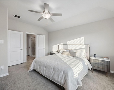 2255 Cliff Springs Drive - Photo Thumbnail 19